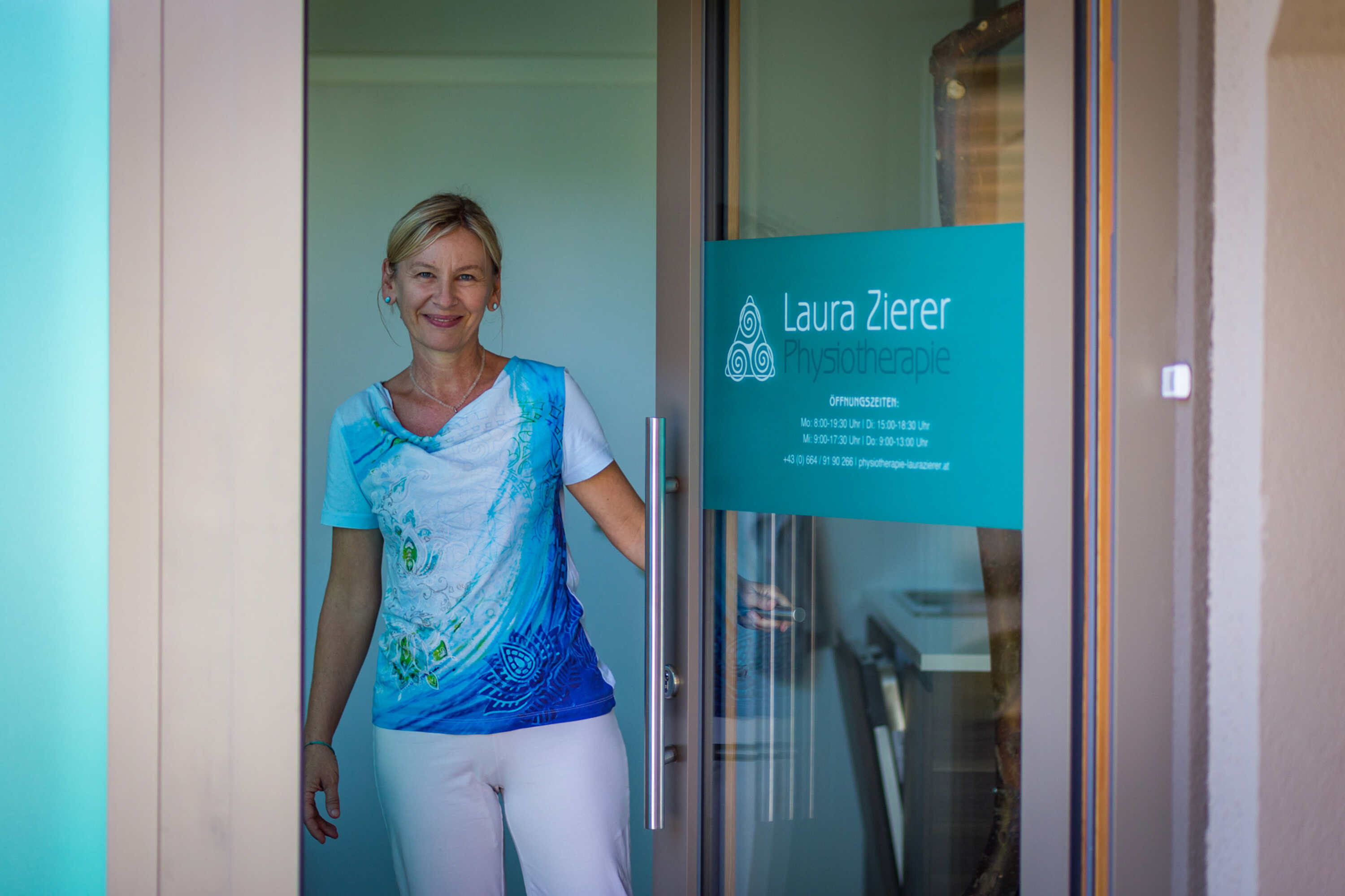 Laura Zierer heißt dich in Ihrer Praxis willkommen.