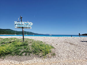 Wegweiser Richtung Strand.